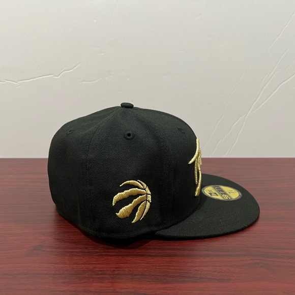 New Era, 59Fifty Fitted Hat, Toronto Raptors, Black & Gold - Picture 10 of 11